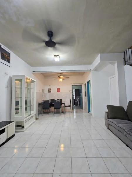 Rumah Teres untuk Disewa di Bandar Saujana Putra (Tanjong Duabelas) - Jacob Simmon - Living Room - PropertyGuru.com.my