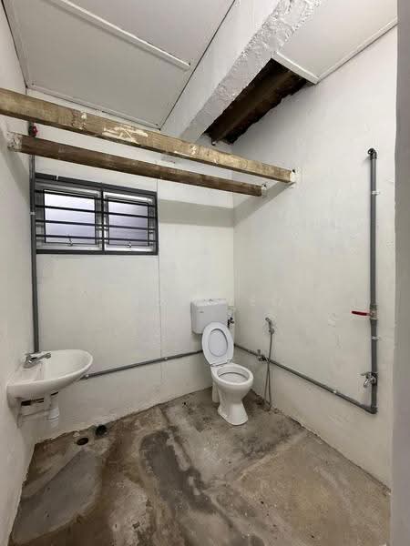 Rumah Teres 2-Tingkat untuk Dijual di Taman Nora (Ulu Tiram) - Lisa Yeo - Bathroom - PropertyGuru.com.my