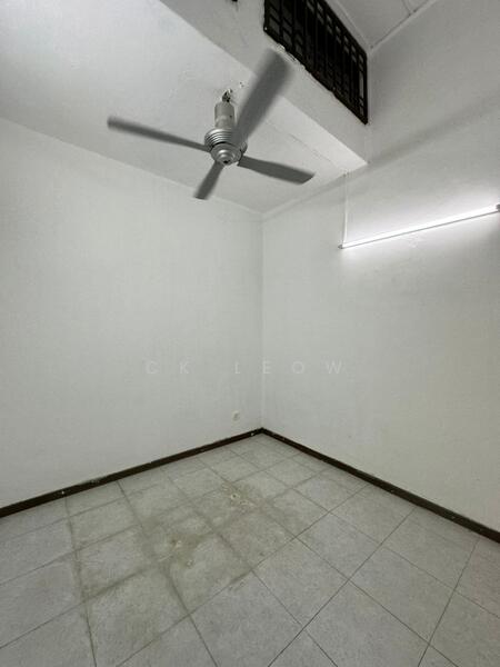 For Rent - 1.5 storey house for rent at impian emas