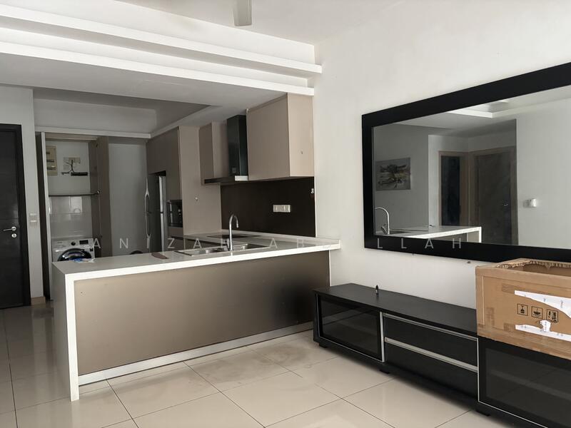 Service Residence for Sale at Suasana Bukit Ceylon / Raja Chulan Residences - Anizah Abdullah - Kitchen - PropertyGuru.com.my