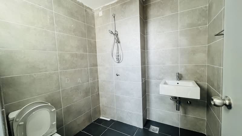 Kediaman Servis untuk Disewa di Serviced Residence @ The Louvre @ Country Heights - Darren Toh - Bathroom - PropertyGuru.com.my