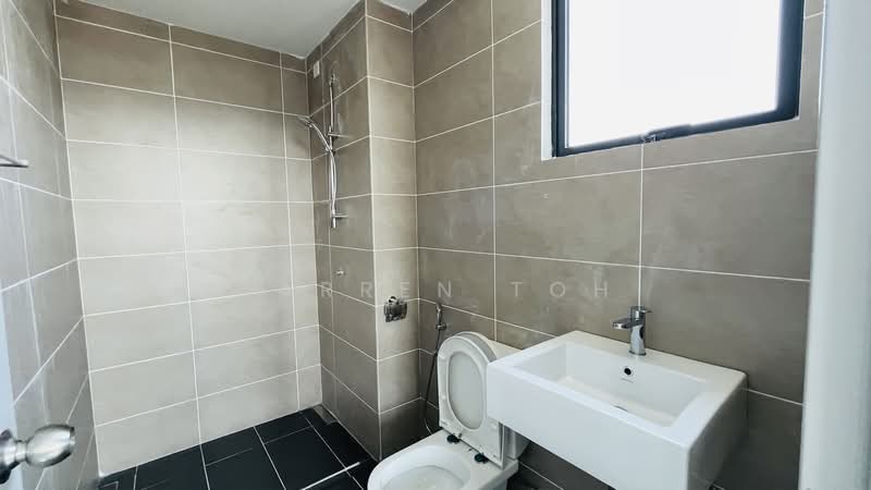 Kediaman Servis untuk Disewa di Serviced Residence @ The Louvre @ Country Heights - Darren Toh - Bathroom - PropertyGuru.com.my