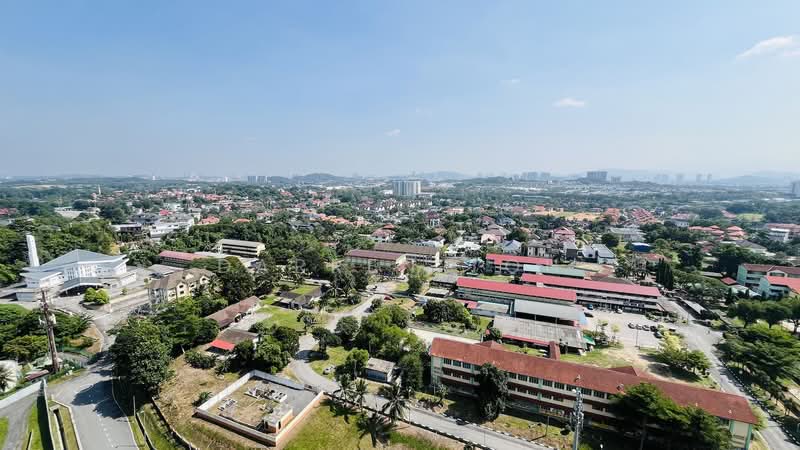 Kediaman Servis untuk Disewa di Serviced Residence @ The Louvre @ Country Heights - Darren Toh - Exterior - PropertyGuru.com.my