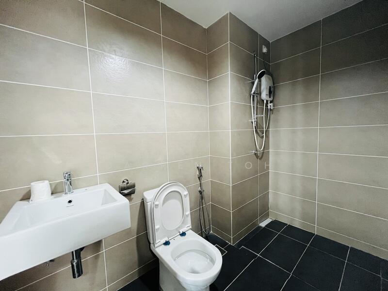 Servis Apartment untuk Disewa di Serviced Residence @ The Louvre @ Country Heights - Darren Toh - Bathroom - PropertyGuru.com.my