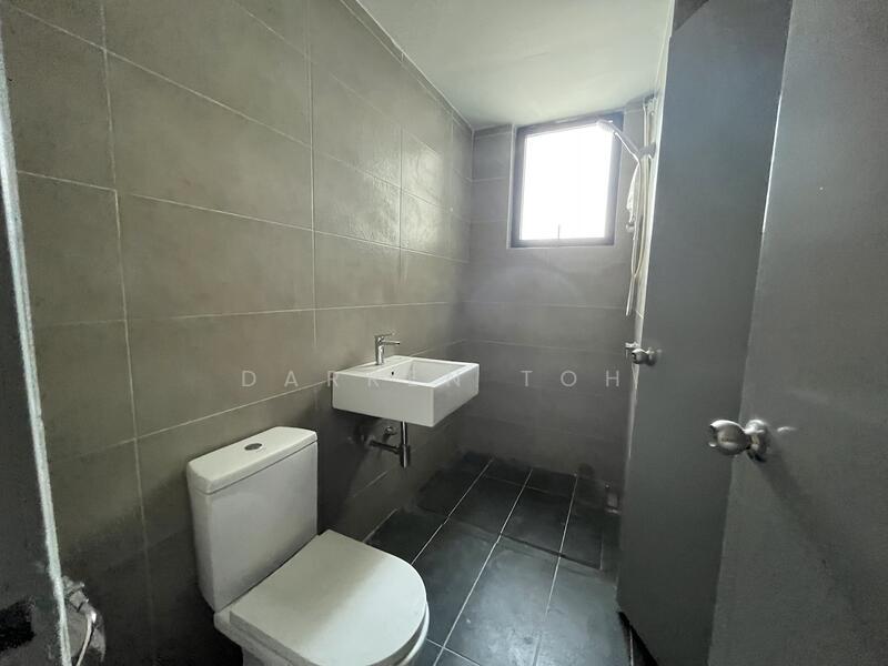 Servis Apartment untuk Disewa di Serviced Residence @ The Louvre @ Country Heights - Darren Toh - Bathroom - PropertyGuru.com.my