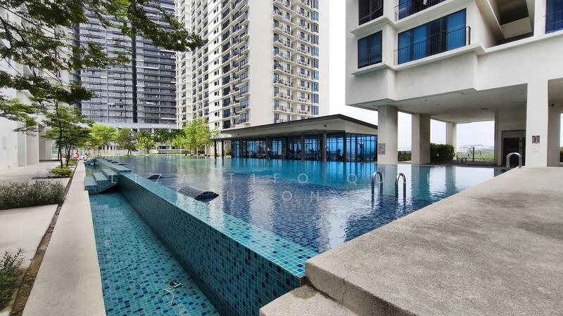 Servis Apartment untuk Dijual di Trefoil @ Setia City - Liza Tieo Quek Hoon - Pool - PropertyGuru.com.my