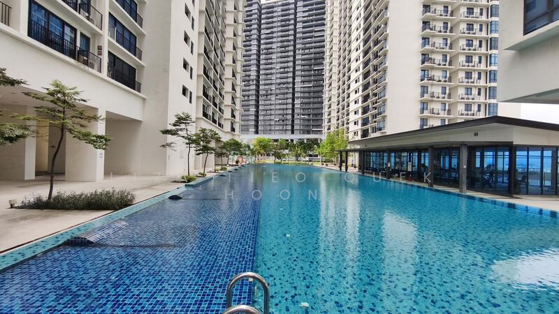 Servis Apartment untuk Dijual di Trefoil @ Setia City - Liza Tieo Quek Hoon - Pool - PropertyGuru.com.my