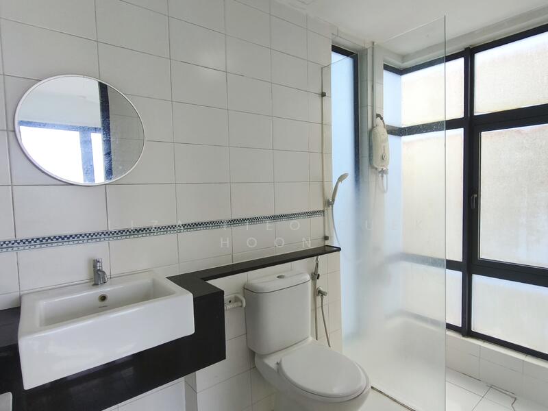 Servis Apartment untuk Dijual di Trefoil @ Setia City - Liza Tieo Quek Hoon - Bathroom - PropertyGuru.com.my