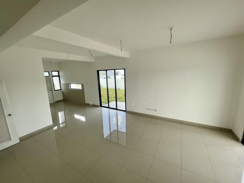 Rumah Teres 2 Tingkat untuk Dijual di Taman Adda Heights (Tebrau) - KT Tan - Living Room - PropertyGuru.com.my