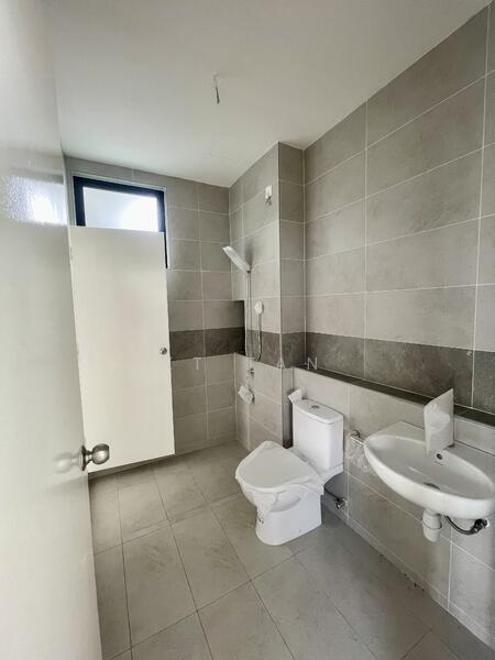 Rumah Teres 2 Tingkat untuk Dijual di Taman Adda Heights (Tebrau) - KT Tan - Bathroom - PropertyGuru.com.my