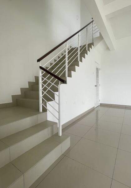 Rumah Teres 2 Tingkat untuk Dijual di Taman Adda Heights (Tebrau) - KT Tan - Staircase - PropertyGuru.com.my