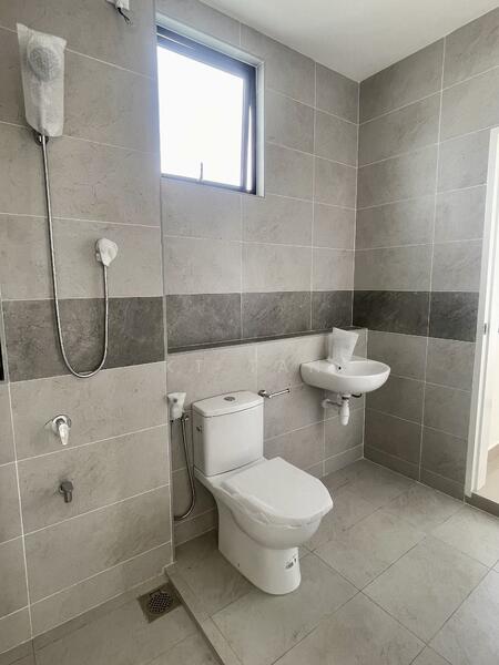 Rumah Teres 2 Tingkat untuk Dijual di Taman Adda Heights (Tebrau) - KT Tan - Bathroom - PropertyGuru.com.my