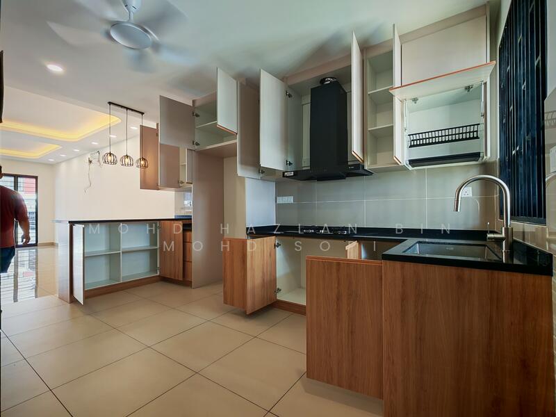 Untuk Disewa - Elmina Green Seven