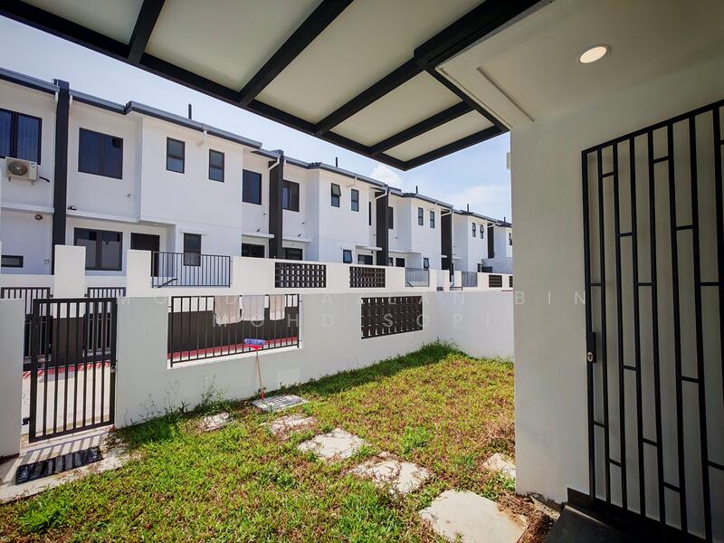 Untuk Disewa - Elmina Green Seven