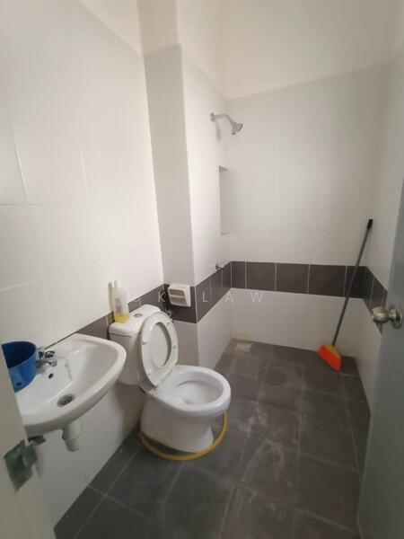 2-storey Terraced House for Rent in Setia Ecohill (Semenyih) - CK Law - Bathroom - PropertyGuru.com.my