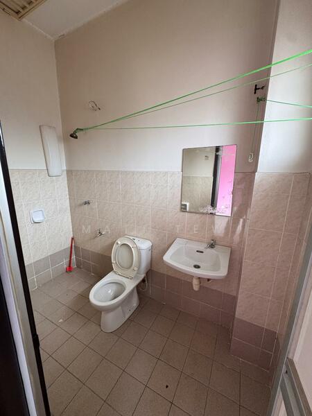 2-storey Terraced House for Rent in Bandar Bukit Tinggi 2 (Klang) - Matt Tew - Bathroom - PropertyGuru.com.my