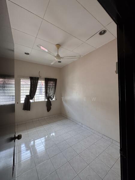 2-storey Terraced House for Rent in Bandar Bukit Tinggi 2 (Klang) - Matt Tew - Bedroom - PropertyGuru.com.my
