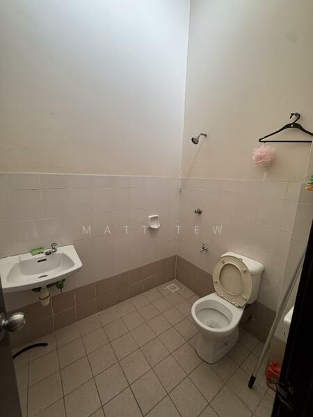 2-storey Terraced House for Rent in Bandar Bukit Tinggi 2 (Klang) - Matt Tew - Bathroom - PropertyGuru.com.my