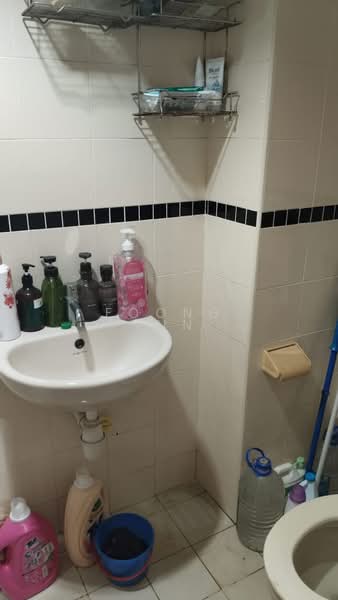 Pangsapuri untuk Dijual di Sri Intan 1 - Foong Yun - Bathroom - PropertyGuru.com.my