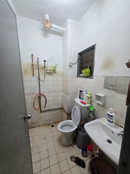 Kondominium untuk Dijual di Pandan Heights Condominium - Raymond Wong - Bathroom - PropertyGuru.com.my