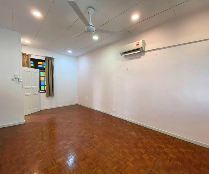 Terraced House for Sale in Island Glades (Jelutong) - Qyan Goh - Living Room - PropertyGuru.com.my