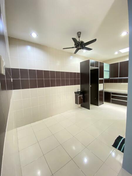 Cluster House for Sale in Bandar Saujana Putra (Tanjong Duabelas) - Cassell . - Kitchen - PropertyGuru.com.my