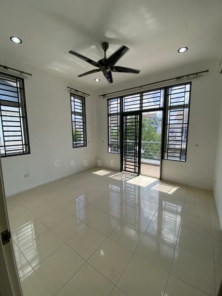 Cluster House for Sale in Bandar Saujana Putra (Tanjong Duabelas) - Cassell . - Balcony - PropertyGuru.com.my