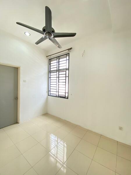 Cluster House for Sale in Bandar Saujana Putra (Tanjong Duabelas) - Cassell . - Bedroom - PropertyGuru.com.my