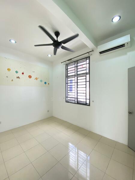 Cluster House for Sale in Bandar Saujana Putra (Tanjong Duabelas) - Cassell . - Bedroom - PropertyGuru.com.my