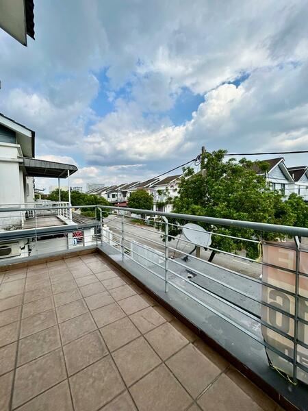 Cluster House for Sale in Bandar Saujana Putra (Tanjong Duabelas) - Cassell . - Balcony - PropertyGuru.com.my