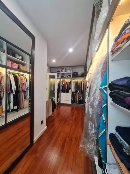 Walk-in Wardrobes 
