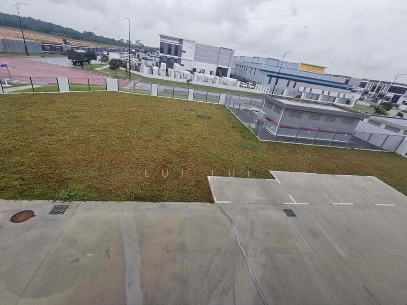 Exterior - Corner Lot