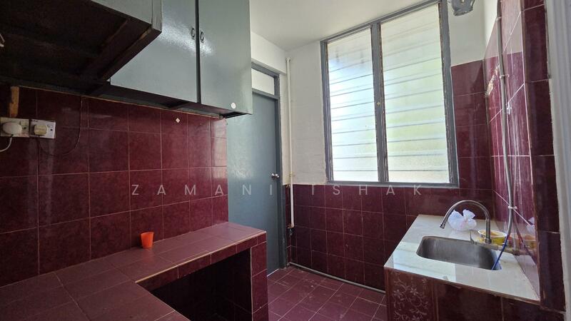 Flat for Sale at Seksyen 1 Wangsa Maju Flat - Zamani Ishak - Kitchen - PropertyGuru.com.my