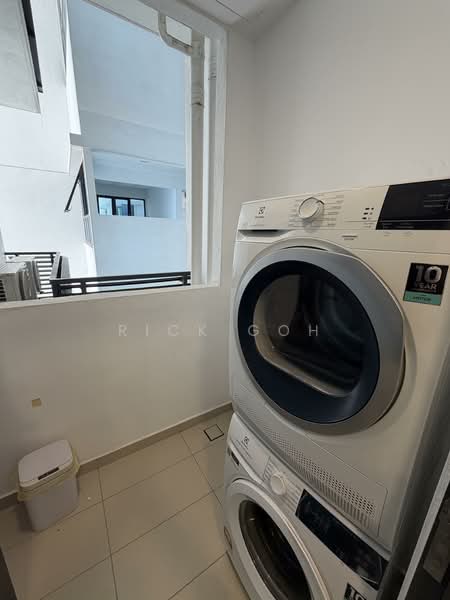 Queens Residences Q2 @ Queens Waterfront untuk Untuk Disewa - RM 3,000 /bulan, Apr 2026 - Balcony - PropertyGuru.com.my