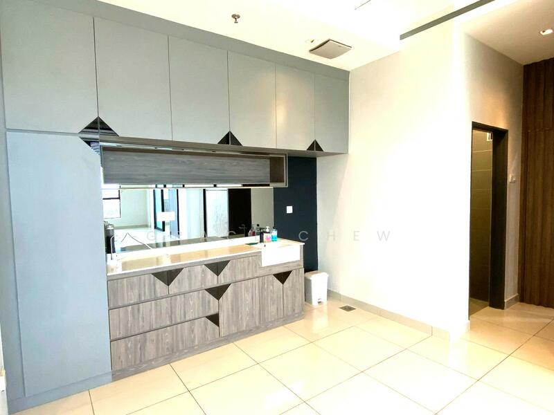 For Sale - Austin 18 - Versatile Business Suites