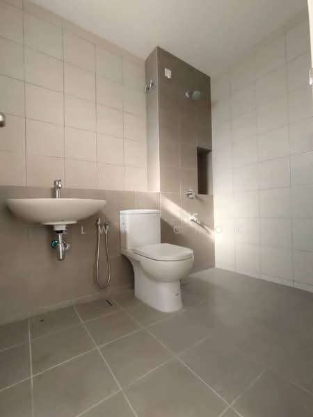 Alura Bukit Raja untuk Untuk Dijual - RM 630,000, Mac 2026 - Bathroom - PropertyGuru.com.my