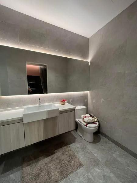 Kediaman Servis untuk Dijual di Damansara Livista - Eugene Yap - Bathroom - PropertyGuru.com.my
