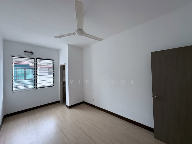 Nafiri Bukit Raja untuk Untuk Dijual - RM 690,000, Mac 2026 - Bedroom - PropertyGuru.com.my