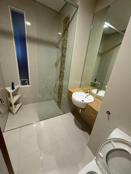 Kondominium untuk Disewa di 8 Gurney (The Shore Condominium) - Vincent Tan - Bathroom - PropertyGuru.com.my