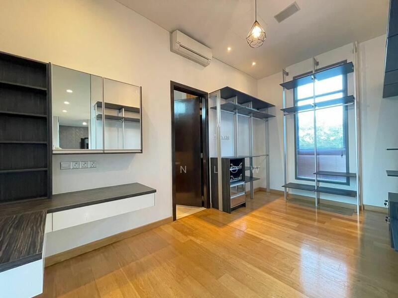Master Bedroom - walk-in cabinet