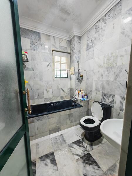 Taman Serdang Raya, Seri Kembangan untuk Untuk Dijual - RM 799,999, Feb 2026 - Bathroom - PropertyGuru.com.my