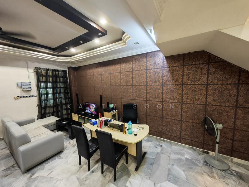 Taman Serdang Raya, Seri Kembangan untuk Untuk Dijual - RM 799,999, Feb 2026 - Living Room - PropertyGuru.com.my