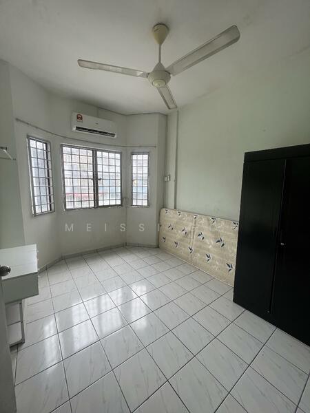 For Rent - Kenari Court