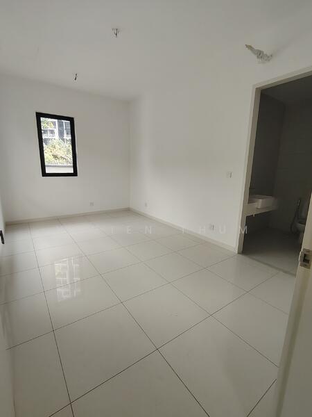 Downstairs Bedroom 5