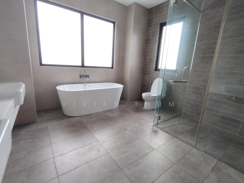 Semi-Detached House for Sale in Telok Panglima Garang (Selangor) - Vivien Thum - Bathroom - PropertyGuru.com.my