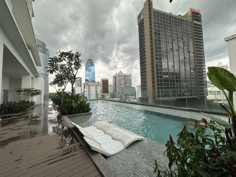 Servis Apartment untuk Disewa di Quill Residence - Lee Luke - Pool - PropertyGuru.com.my