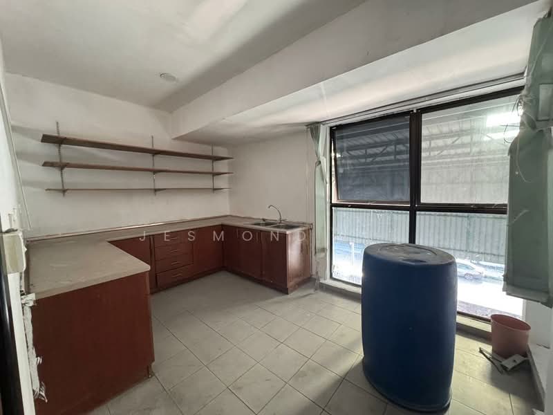 Factory for Rent in Taman Perindustrian Cemerlang (Ulu Tiram) - Jesmond Lee - Kitchen - PropertyGuru.com.my