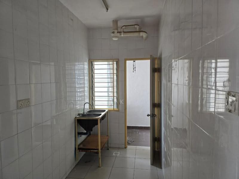 Apartment for Rent at Pangsapuri Akasia (Bandar Botanic) - CK Chien - Kitchen - PropertyGuru.com.my
