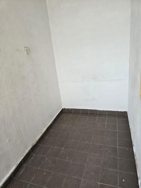 Apartment for Rent at Pangsapuri Akasia (Bandar Botanic) - CK Chien - Interior - PropertyGuru.com.my