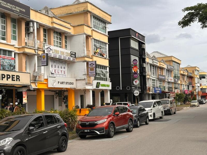For Sale - Bandar Putra 3.5 Storey Corner Shop